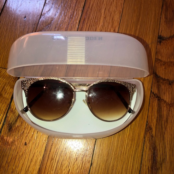 Sunglasses - Picture 2 of 5